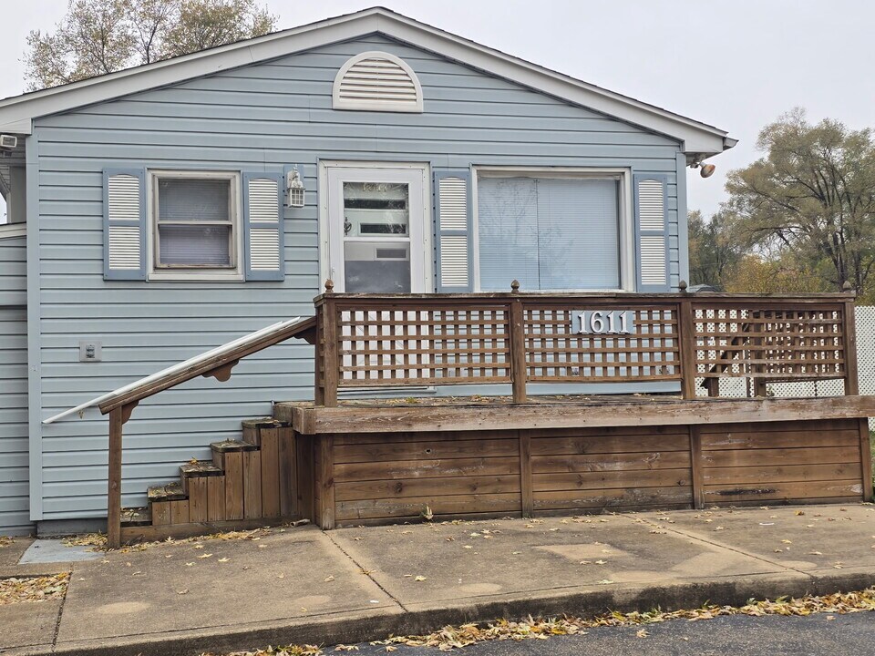 1611 S Oakwood Ave in Peoria, IL - Building Photo