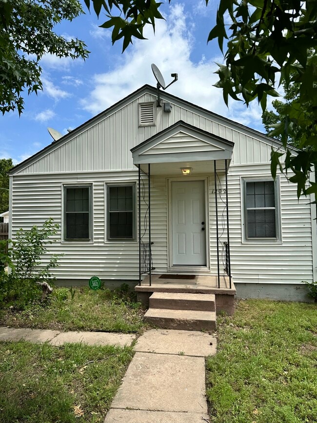 property at 1202 E Clark St