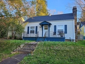 19 Clairmont Ave in Asheville, NC - Building Photo