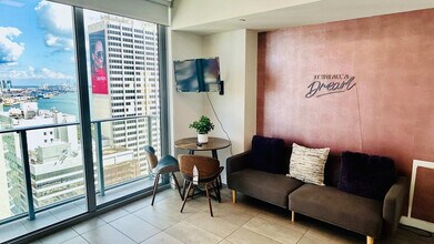 227 NE 2nd St in Miami, FL - Building Photo - Building Photo