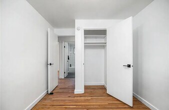 127 Yosemite Dr in Pittsburgh, PA - Building Photo - Building Photo