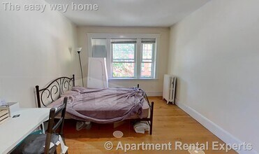 14 Centre St, Unit #D in Cambridge, MA - Foto de edificio - Building Photo