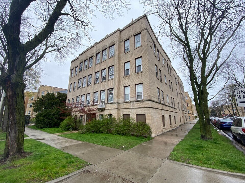 6301 N Washtenaw Ave in Chicago, IL - Building Photo