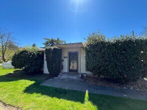 12230 SW Walker Rd in Beaverton, OR - Building Photo - Building Photo