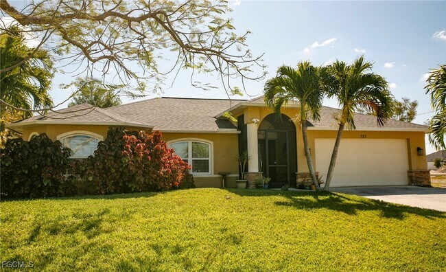 723 NW 38th Pl in Cape Coral, FL - Building Photo - Building Photo