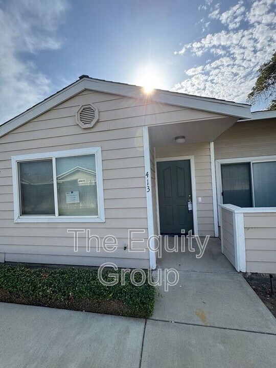 413 N Park St in Visalia, CA - Building Photo