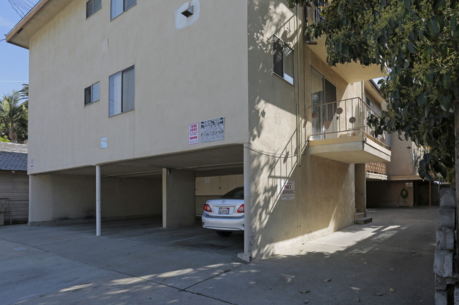 6217 Greenleaf Ave in Whittier, CA - Foto de edificio - Building Photo