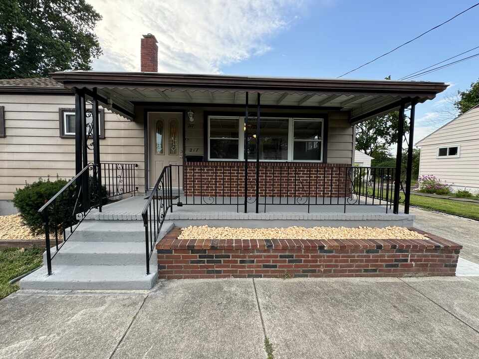 217 Overbrook Ave in Glassboro, NJ - Building Photo