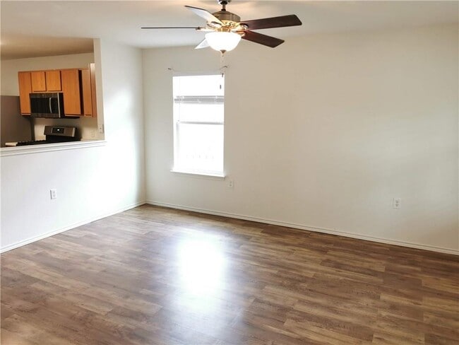 12100 Briarcreek Loop in Manor, TX - Building Photo - Building Photo