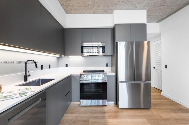 307 SW 5th St in Fort Lauderdale, FL - Foto de edificio - Building Photo