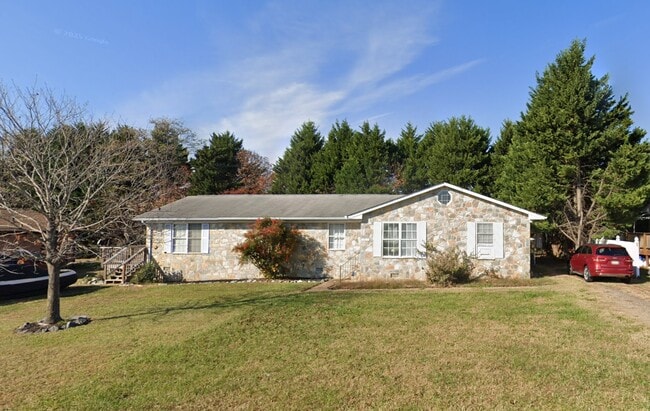 property at 1819 Meadow Dr