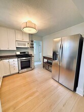 7713 Knoll St in Golden Valley, MN - Building Photo - Building Photo