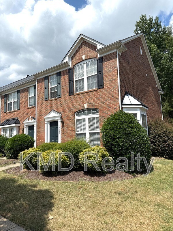 property at 10895 Garden Oaks Ln