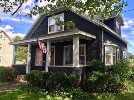 319 Bridge St in Northampton, MA - Building Photo