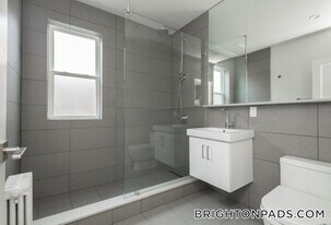 31 South St, Unit 12 in Boston, MA - Building Photo