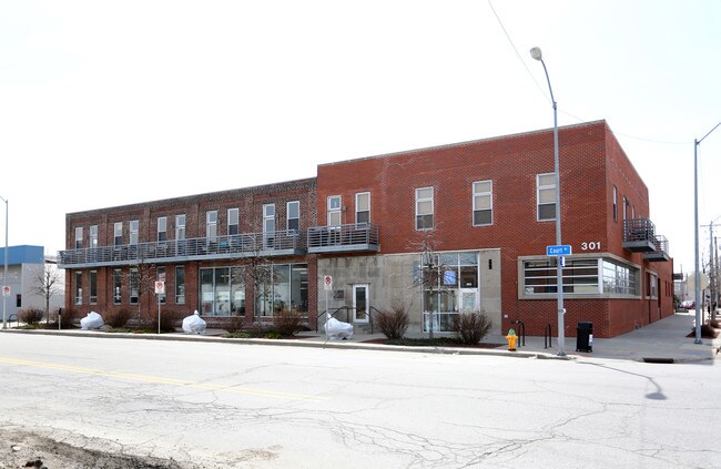 301-307 E Court Ave in Des Moines, IA - Building Photo - Building Photo