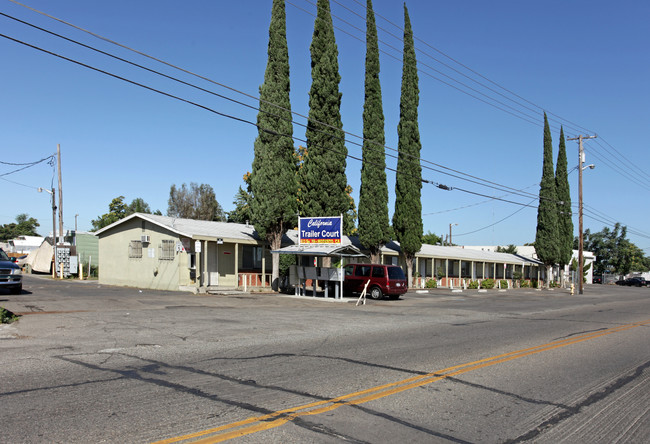 California Trailer Court