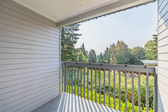 Burien Crest Apartments in Burien, WA - Building Photo - Interior Photo