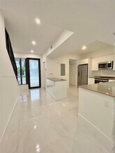 4110 N Oak Pl in Dania Beach, FL - Foto de edificio - Building Photo