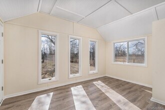 396 Reeves Ave in Riverhead, NY - Building Photo - Building Photo