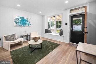 758 Carpenter Ln in Philadelphia, PA - Building Photo - Building Photo