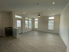 34866 Silver King Dr in Zephyrhills, FL - Building Photo - Building Photo