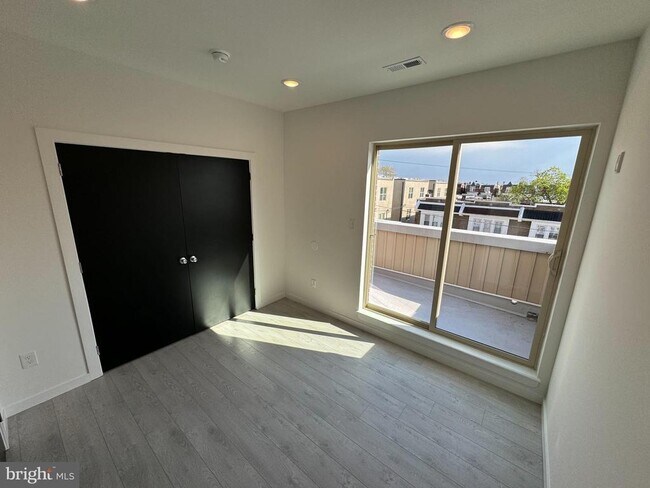 5617 Sansom St-Unit -3 in Philadelphia, PA - Building Photo - Building Photo