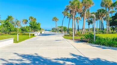 7744 Collins Ave, Unit 19 in Miami Beach, FL - Building Photo - Building Photo