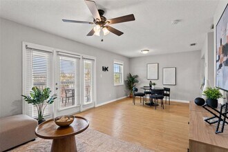 209 Sea Horse Dr SE in St. Petersburg, FL - Foto de edificio - Building Photo
