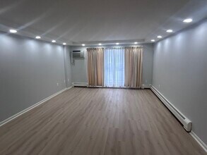 131 Coolidge Ave, Unit 122 in Watertown, MA - Foto de edificio - Building Photo