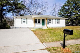 3210 Stringfield Rd NW in Huntsville, AL - Building Photo