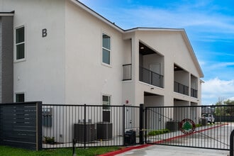 EL Cedro Apartments in Brownsville, TX - Building Photo - Building Photo
