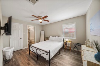 2111 8th Ave N in Texas City, TX - Building Photo - Building Photo