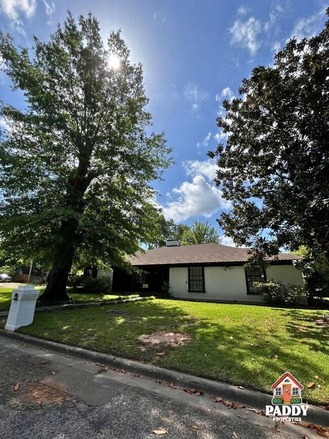 property at 410 E 4th St