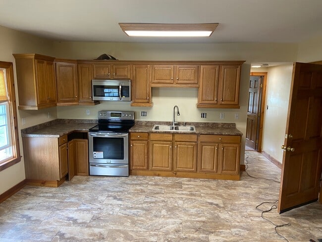 355 NY-31, Unit #3 in Bridgeport, NY - Building Photo - Building Photo