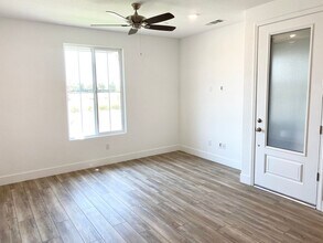 2335 S Shirley Ave in Fresno, CA - Building Photo - Building Photo