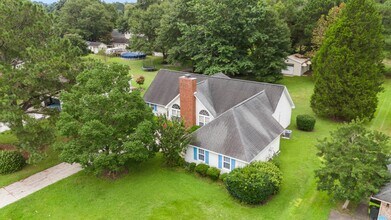 221 Forest Oaks Dr in New Bern, NC - Building Photo - Building Photo