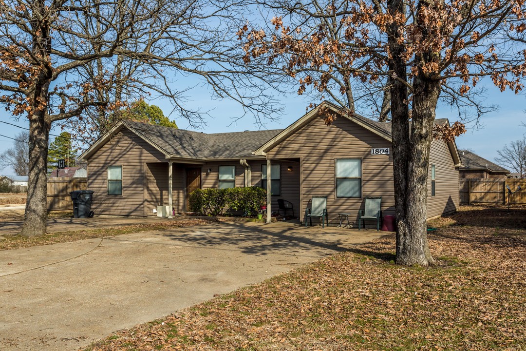 1804-1806 Kathleen St in Jonesboro, AR - Foto de edificio