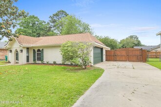 106 Seattle St in Lafayette, LA - Building Photo - Building Photo