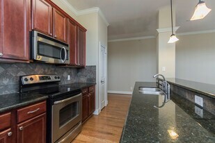 Memorial Park Mid-Rise in Houston, TX - Building Photo