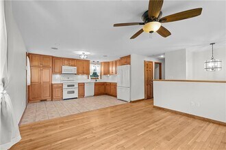 25 Harris Dr in Tiverton, RI - Building Photo - Building Photo