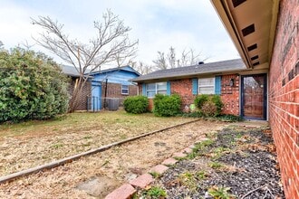 320 Cedar Crest Dr in Edmond, OK - Foto de edificio - Building Photo