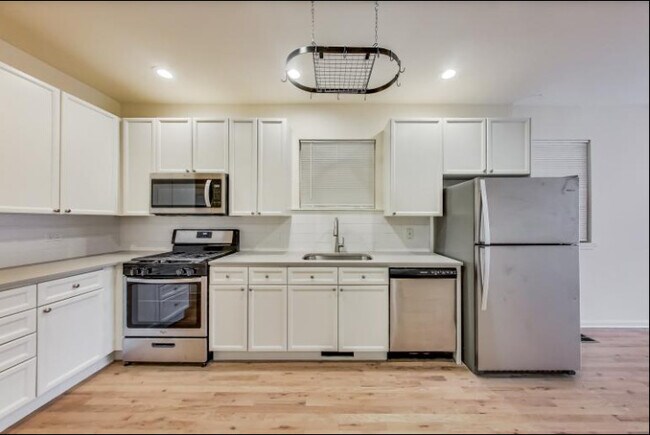 2817 N Damen Ave in Chicago, IL - Building Photo - Building Photo