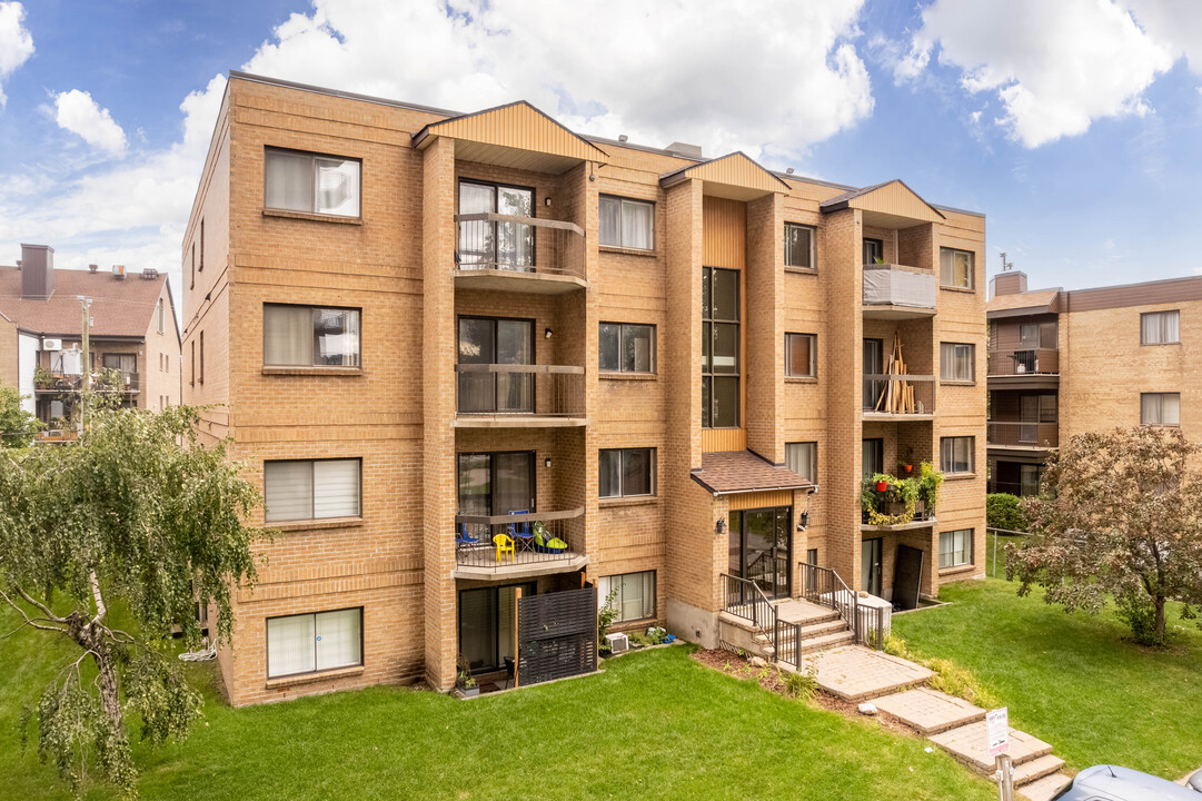 1655 Du Souvenir Boul in Laval, QC - Building Photo