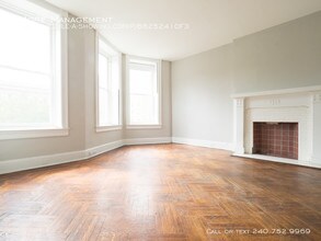 3043 St Paul St-Unit -D in Baltimore, MD - Foto de edificio - Building Photo