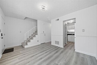 6615 Sienna Ct in Norcross, GA - Foto de edificio - Building Photo