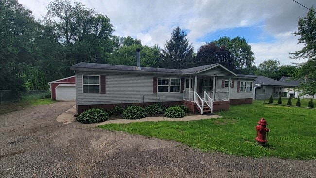 1634 Hilda St in Akron, OH - Building Photo - Building Photo