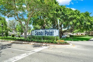8320 Sands Point Blvd in Tamarac, FL - Building Photo
