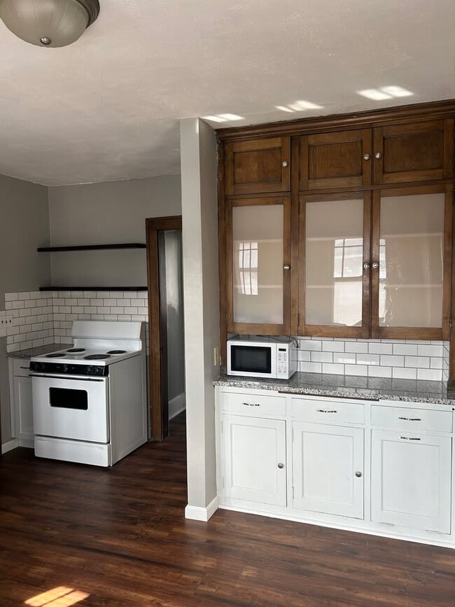 3923 Upton Ave N, Unit 2 in Minneapolis, MN - Foto de edificio - Building Photo