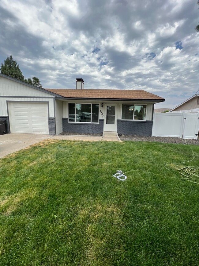 property at 3307 Castlevale Rd